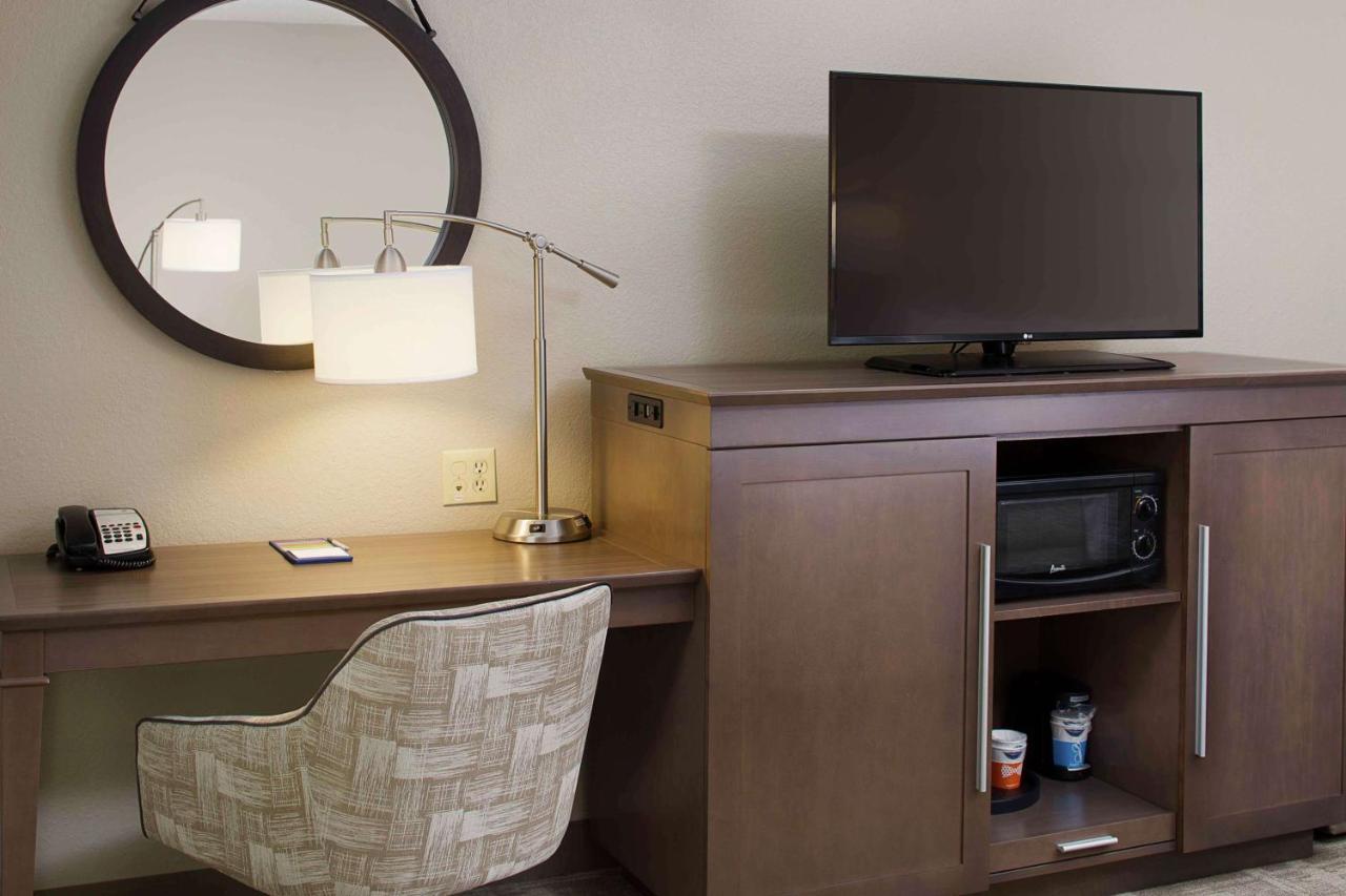 Hampton Inn By Hilton Garden City Long Island Exterior foto