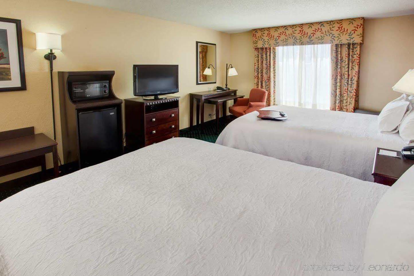 Hampton Inn By Hilton Garden City Long Island Exterior foto
