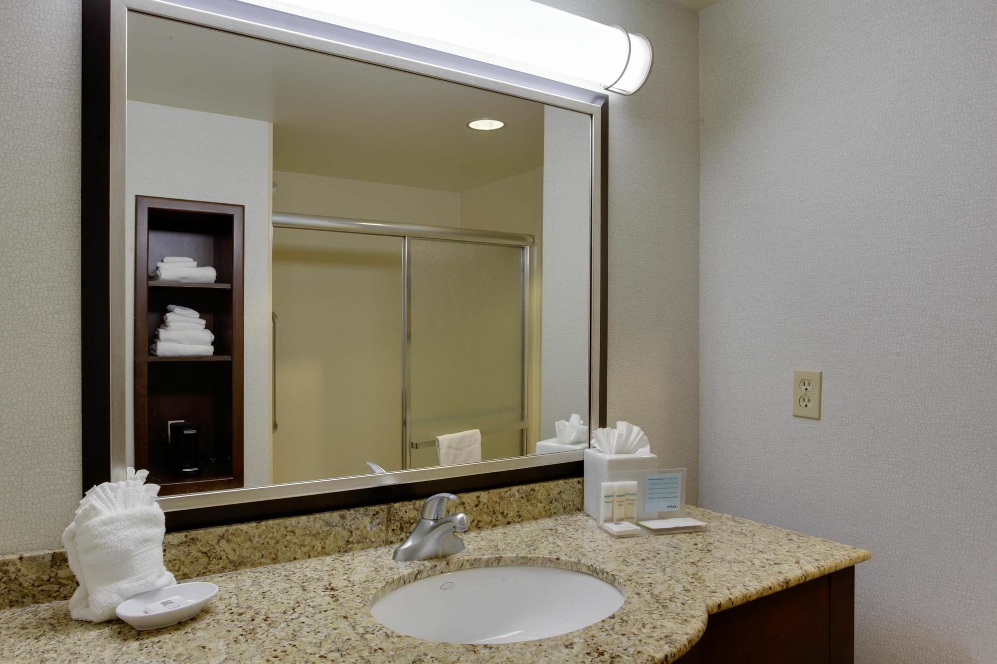 Hampton Inn By Hilton Garden City Long Island Exterior foto