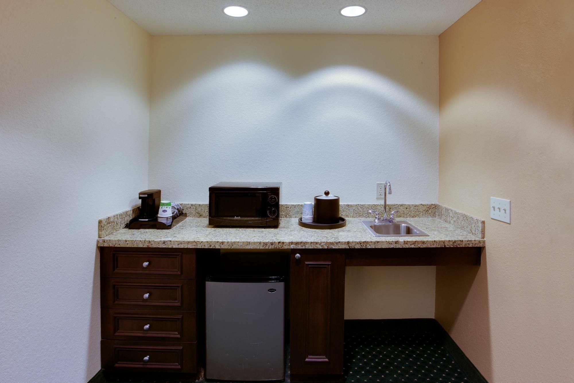 Hampton Inn By Hilton Garden City Long Island Exterior foto